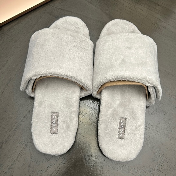 Vionic Dream Women's Supportive Slipper - Picture 6 of 13